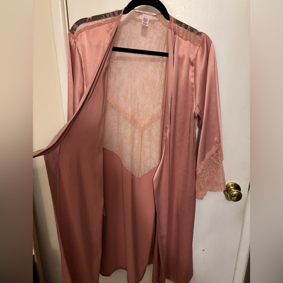 Victoria's Secret Chantilly lace kimono robe - Picture 7 of 10